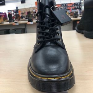 (DEPOP) Brand new black lace up drMartens (Zavala)